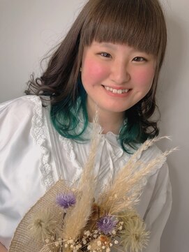 シーデン(C-den) 個性派インナーカラー×ビビットグリーン×イルミナ