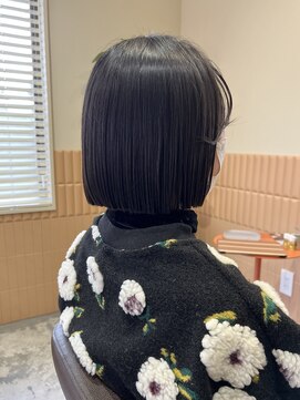 リン(Lin) 黒髪ワンレンボブ