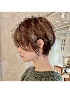 髪質改善と縮毛矯正の専門店 サンティエ(scintiller) 大人綺麗な小顔襟足スッキリショートボブ 30代40代50代