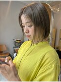 シルキーベージュグレージュカラー前下がりボブ大人かわいい
