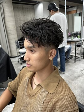 イーラ(era) スパイラルパーマ【メンズ/眉毛/パーマ/メンズカット/フェード】