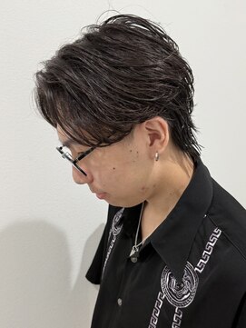 ヒュイル バイ ニアウ(Hwyl by Niau) メンズセンターパートパーマフェザーパーマスパイラルパーマ