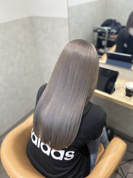 ルシティ(Le City) silver greige [ダブルカラー／ブリーチ／髪質改善]