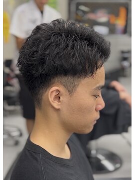 バジー バイ ディーアンドティー(Buzzy by D&T) 短髪アップバングヘア