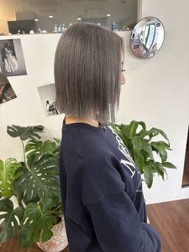 アロハナ 津店(ALOHANA) ブリーチ/ダブルカラー/シルバーグレー/似合わせカット/ボブ