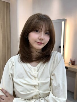 ウェイズトウキョウ 新宿店(Ways TOKYO) 前髪ありミディアムレイヤーカット顔まわり透明感カラーベージュ