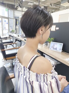 ジーニー 横浜(giinii) giinii渋谷_黒髪_丸みショート