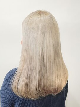 ホワイト 梅田(white) ＊ベージュ系＊シルキーグレージュ