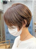 ショートカットショートボブミルクティーベージュカラー前髪なし