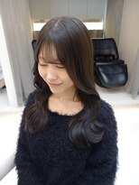 アナ ラーナ(Anna Lanna) 顔周りレイヤーカットにシースルー×こっくりカラー