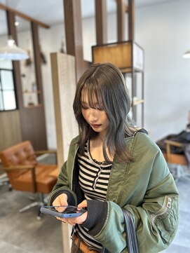 オーシー 四ツ井店(O'sea) オリーブグレー