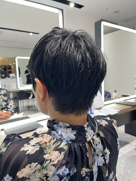 サヴォア(Savoir) 透け感ショートヘア。