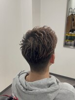 ロジャー(ROGER)&nbsp;ベージュ×ツイストパーマ