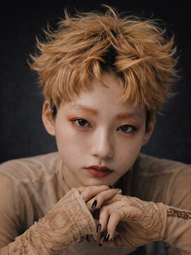 シオン(shion) ブロンドショート前髪顔周りレイヤーブリーチ_F1489