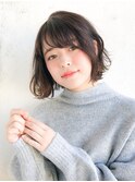 内巻きショートボブで大人可愛い
