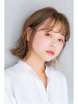 ケイト(kate) [kate] 大宮　シフォンベージュ×外ハネミディ