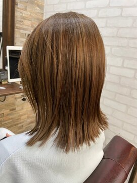 ハサミバイアトリエナガノ 千葉(8sami by atelier nagano) ショートボブ/センターパート/ツヤ髪/グラデーション/イヤリング