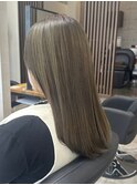 顔周りレイヤーカットくびれヘアミルクティーベージュカラー