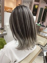 フィガロ デュデュ 新石切店(Figaro DOU DOU) 【白髪ぼかし】　ミディアム/バレイヤージュ