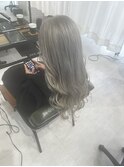 ホワイトグレージュ
