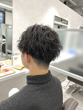 キートス(Kiitos) 綺麗な質感のバックシルエット