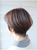 斜めバングのまあるいショート