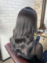 アトリエナガノ(atelier nagano) ニュアンスカラー/センターパート/ツヤ髪スタイル/ブルージュ