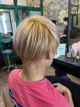 ヘアーラウンジ アンフィ 井土ヶ谷(Hair Lounge Anphi) マッシュブロンド