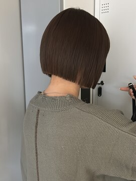 ラフ 立川(Laff) アッシュカラー　切りっぱなしボブ　前下がりボブ　縮毛矯正