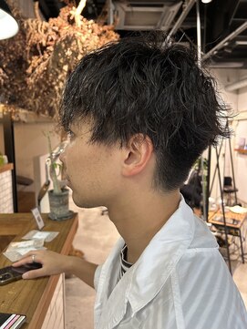 ヤーン(YARN) 黒髪マッシュ×ツイストパーマ