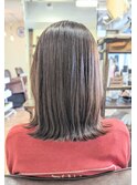 ベージュ系カラー×外ハネミディアム