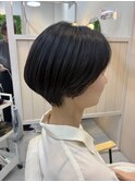 女性らしい長めハンサムショート　