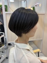 シダ(sida)&nbsp;女性らしい長めハンサムショート