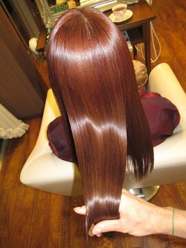 ヘアープロデュース ア ラ モード(Hair Produce A La Mode) 光を跳ね返すストレート！