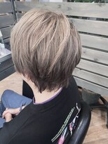 アール(R)&nbsp;ワンブリーチで出来るシルバーカラー