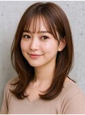 鎖骨ミディ×前髪ありレイヤー|透明感カラーで柔らか印象に