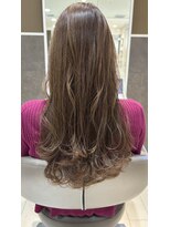 クラメール 黒崎コムシティ店(Kraemer)&nbsp;自然体なのにツヤ感アップ。大人の余裕をまとうロングレイヤー