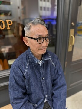 フォーコーナーズ(Four Corners) サイドパート/七三分け