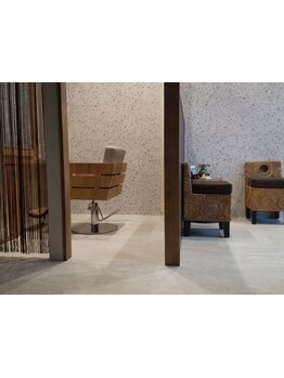 "大人かわいい"をコンセプトに、ゆったりと落ち着いたプライベート空間で癒しのひと時をお過ごしください。