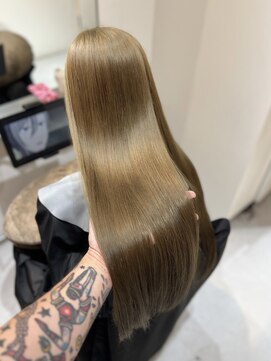 ロエ 恵比寿 代官山(ROE) オリーブベージュ レイヤーカット 前髪 ブリーチなし 艶髪