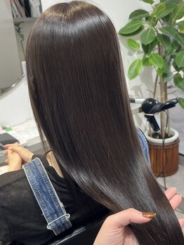 エメヘアー(Eme hair)の写真/髪質改善トリートメントで髪の芯から美しく―。内側から補修し、毛先まで潤い溢れるツヤ美を…。