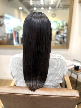 ラビアンフルール(La vie en Fleurs)の写真/厳選した薬剤で諦めていたダメージも解決◎毛先まで潤いを与え、柔らかい手触りと艶を実現◇