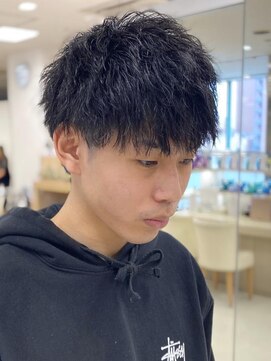 シャルムバイケンジ(Charm.by KENJE) メンズパーマ波巻きツイストスパイラル刈り上げセンターパート