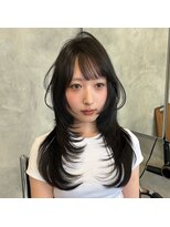 ニコ シモノセキ(NIKO Shimonoseki)&nbsp;黒髪でも重くならないハッシュカット