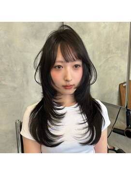 ニコ シモノセキ(NIKO Shimonoseki) 黒髪でも重くならないハッシュカット