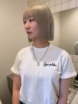 チーカ(chica) ホワイトベージュ/切りっぱなしボブ/ボブスタイル