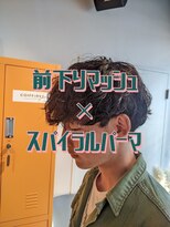 コワファーストナガサキシャンプーボーイ(COIFF1RST NAGASAKI SHAMPOO BOY)&nbsp;前下りマッシュ×スパイラルパーマ