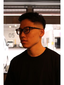 ザ バーバー ルイス(THE BARBER LUI'S) skin fade & iron perm