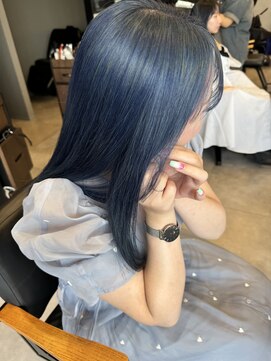 アチーブリス(achieve Liss) 暗髪☆アッシュブルーブリーチ艶髪ロングエアストレート