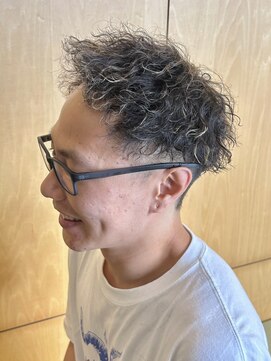 ニアウ 伊勢崎連取店(Niau) 波巻きスパイラルパーマツイストスパイラルパーマシャドウパーマ